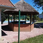 Oazis Ueduelo Apartment Tiszafüred