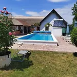 Oazis Ueduelo Apartment Tiszafüred
