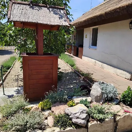 Oazis Ueduelo Apartment Tiszafured